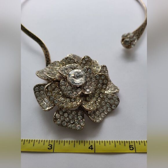 Stunning Classic Necklace and Earring Set NEW Never Worn. - Picture 3 of 15